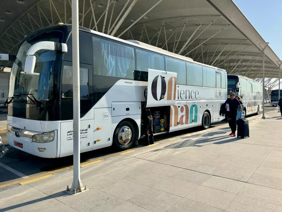Pervežimo autobusai kelionių agentūrų klientams