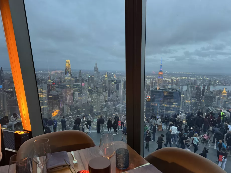 Vaizdas iš "Peak" restorano