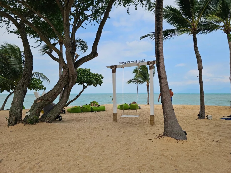 Sūpynės viešbučio paplūdimyje