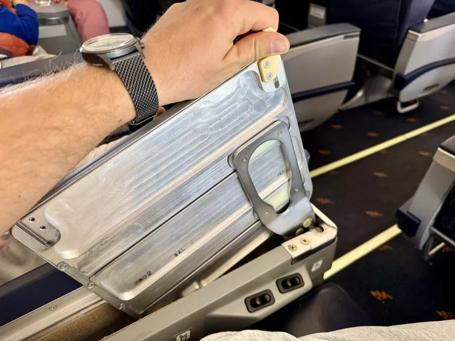 Valgomasis stalas porankyje