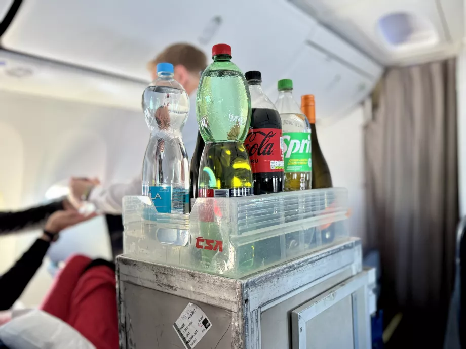 Gėrimų aptarnavimas verslo klasėje