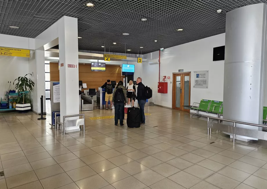 Išvykimo salė, Floreso oro uostas