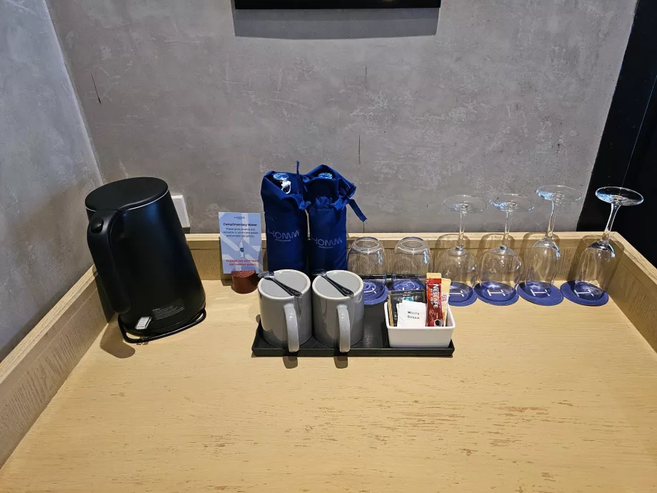 Nemokamas vanduo ir tirpi kava / arbata