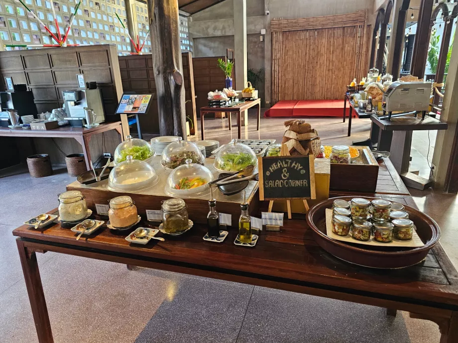 Pusryčiai - sveiki ir salotų kampelis