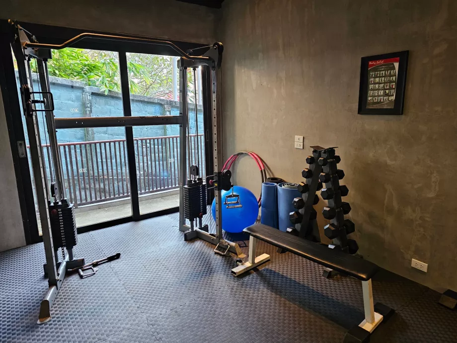 Sporto salė su sena įranga