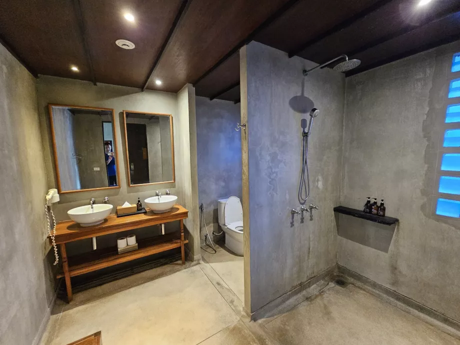 Vonios kambarys treniruoklių salėje