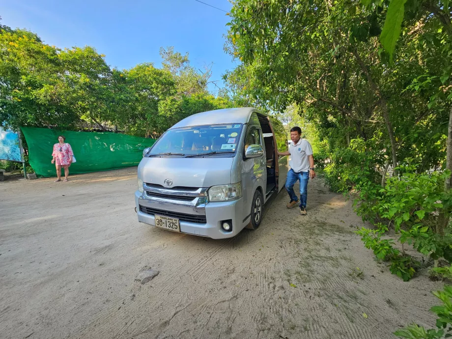 Mikroautobusas pervežimui iš viešbučio į prieplauką