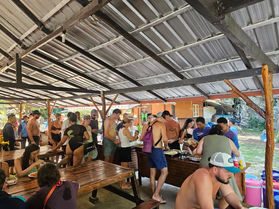 Į kelionės kainą įskaičiuoti pietūs