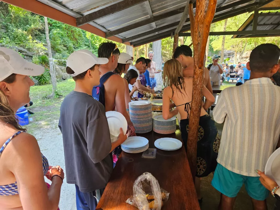 Į kelionės kainą įskaičiuoti pietūs