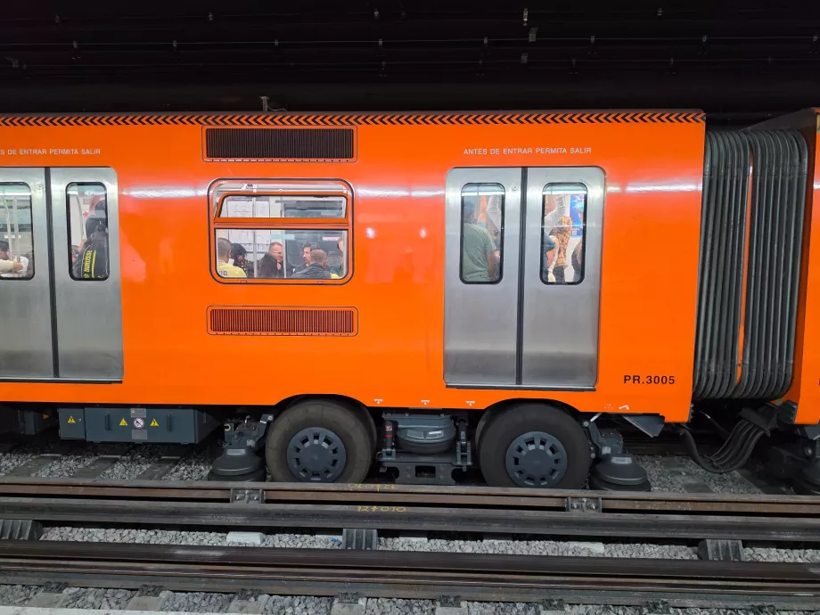 Guminės metro traukinių padangos