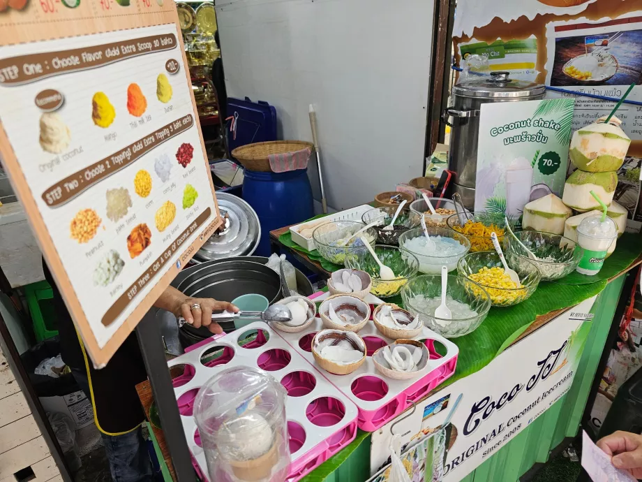 Čatučako turgus, kokosų ledai