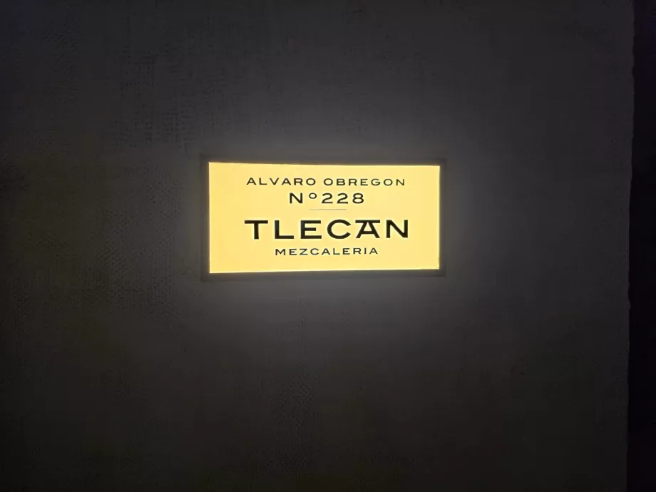 „Bar Tlecán“, pagrindinė scena