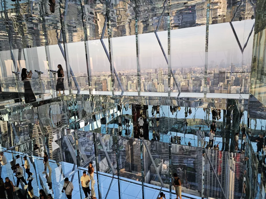 "Akara Sky Hanuman" - Bankoko atspindys