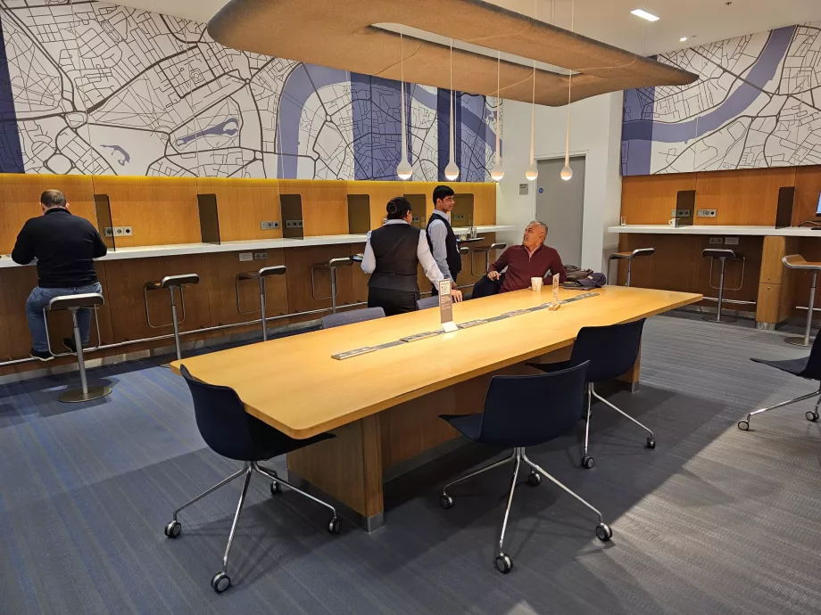 Darbo vietos ir stalai