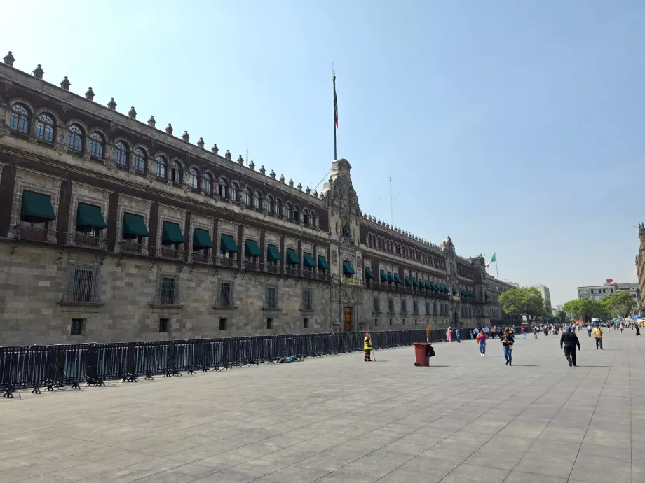 Zócalo aikštė, Palacio Nacional