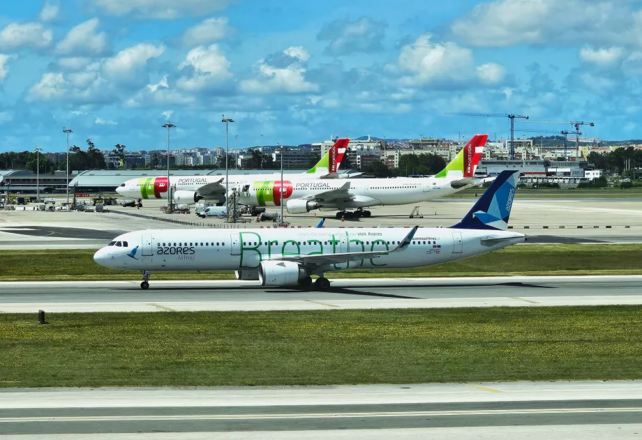 "Azores Airlines", "Airbus A321" Lisabonoje su užrašu "Breathe"