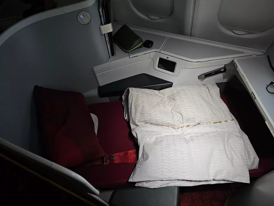 Sofa, išskleista į lovą