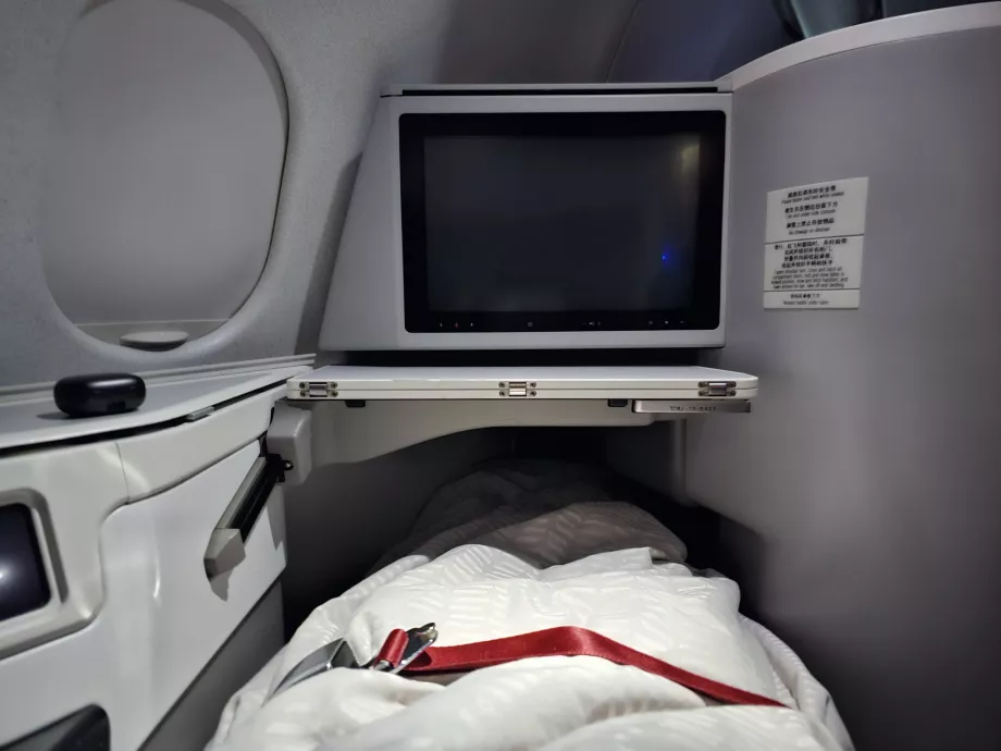 Sofa, išskleista į lovą