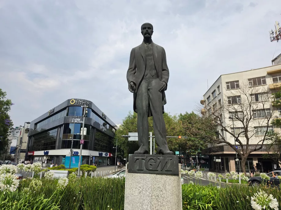 Polanco, Tomo Garrigua Masaryko statula