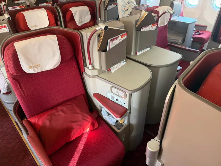 Kitas vidurinių sėdynių variantas (toli viena nuo kitos)