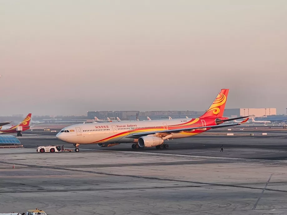 "Airbus A330-300 Hainan Airlines