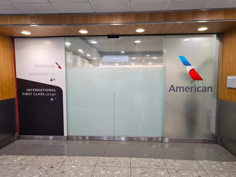 Pagrindinis įėjimas į "Admirals Club