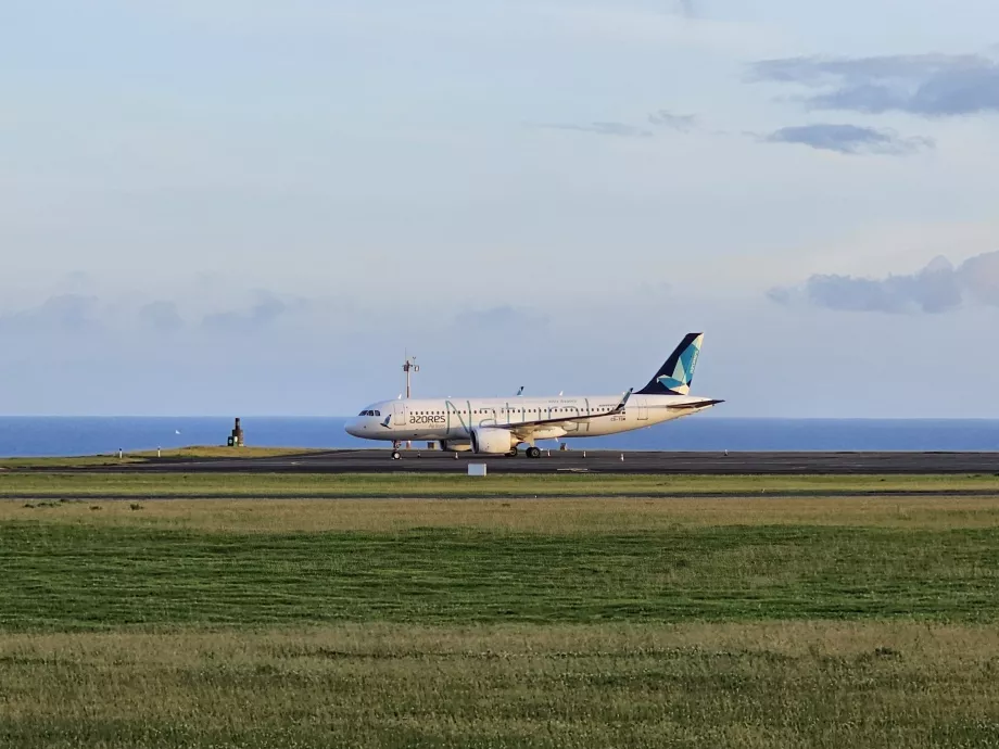 "Azores Airlines", "Airbus A320" su užrašu "Natural"