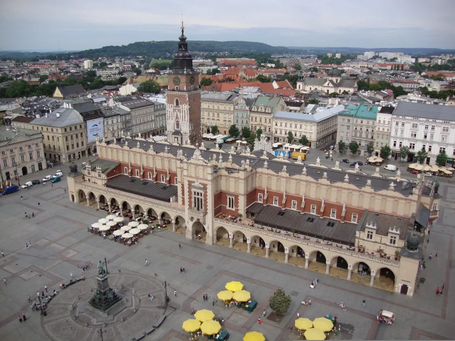 Audinių salė ir rotušės bokštas