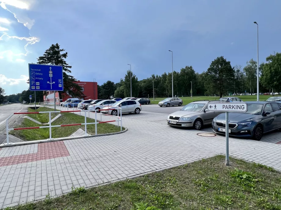 České Budejovicės oro uosto automobilių stovėjimo aikštelė