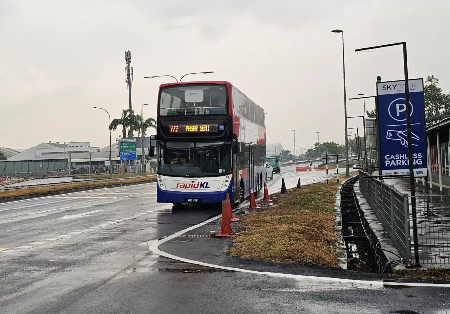 772 linija KL Sentral kryptimi