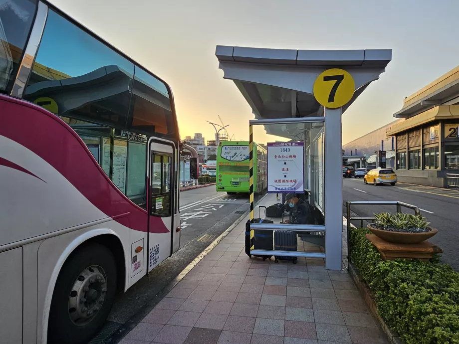 Autobusų stotelės kryptis Taoyuan TPE oro uostas