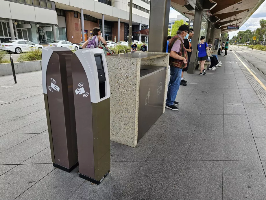 Validatorius tramvajaus stotelėje