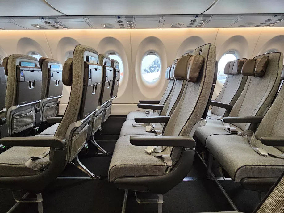 Ekonominės klasės sėdynės, "Airbus A220