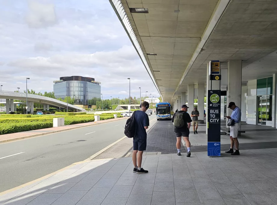 Autobusų stotelė centro link