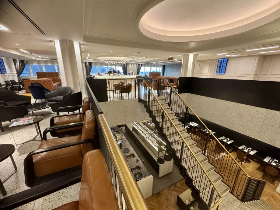 Vaizdas į poilsio kambarį iš viršutinio aukšto