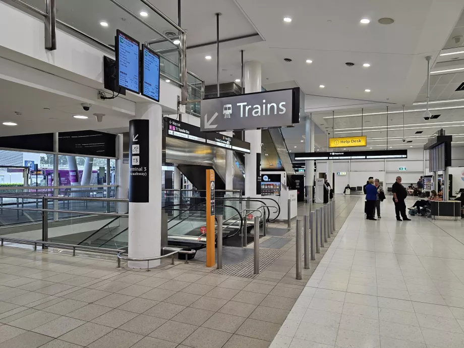 Įėjimas į traukinių stotį iš T2 ir T3 terminalų