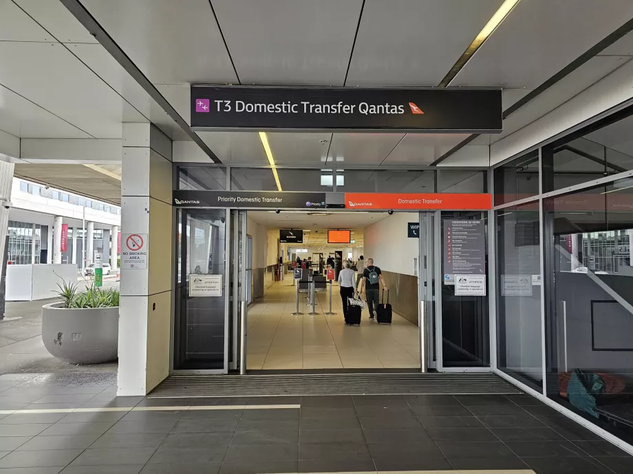 "Qantas" pervežimas iš 1 terminalo į 3 terminalą