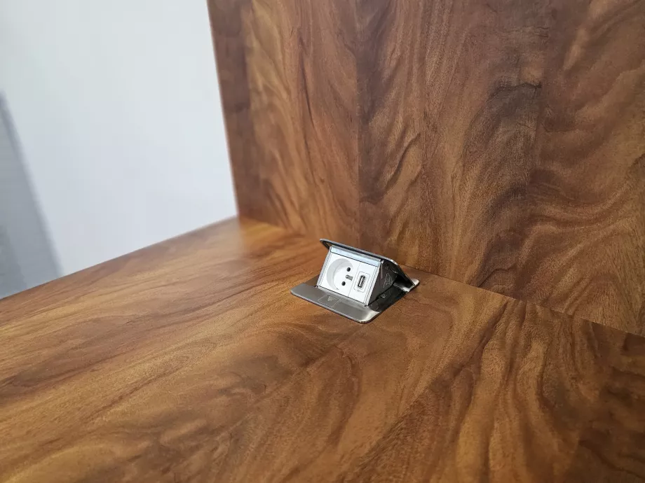 Lizdai ir USB jungtys