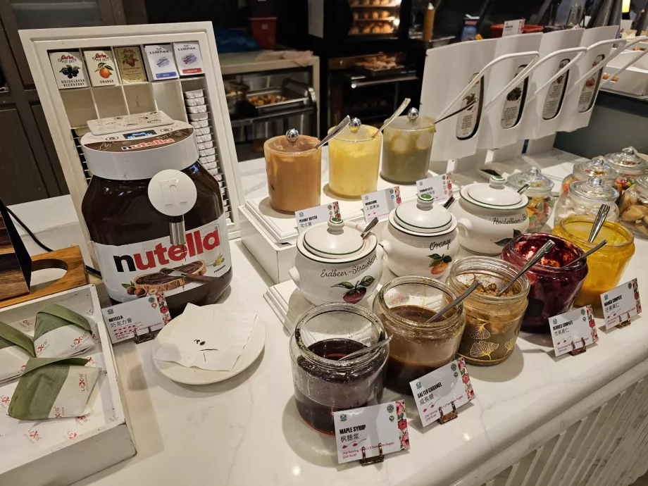 Marmeladai, medus ir nutella