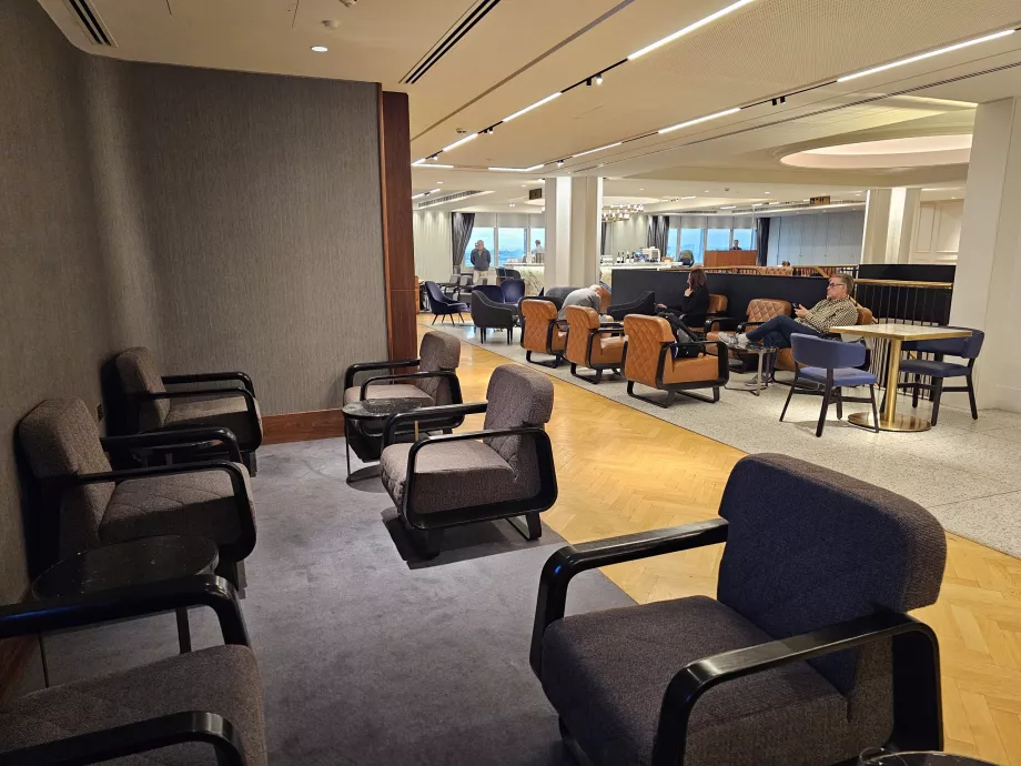 Foteliai poilsio zonoje