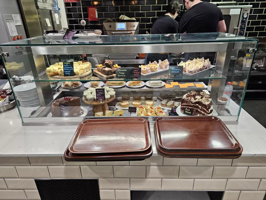 Oro uosto restoranas, viešoji dalis