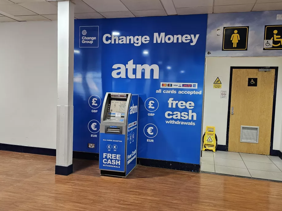 Bankomatas atvykimo salėje