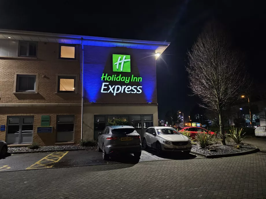 "Holiday Inn", EMA oro uostas