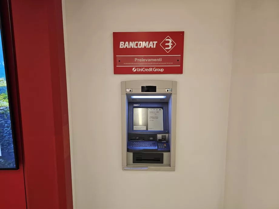 "UniCredit" bankomatas