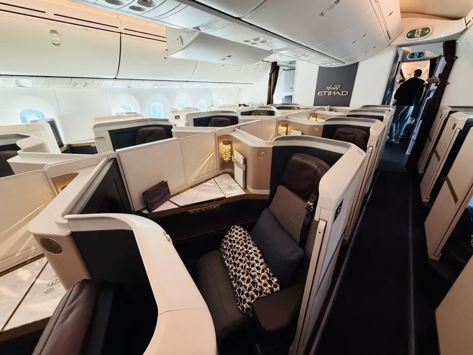 Naujausias "Etihad" verslo klasės salonas B789