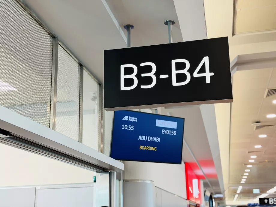 Skrydžio EY156 įlaipinimo vartai