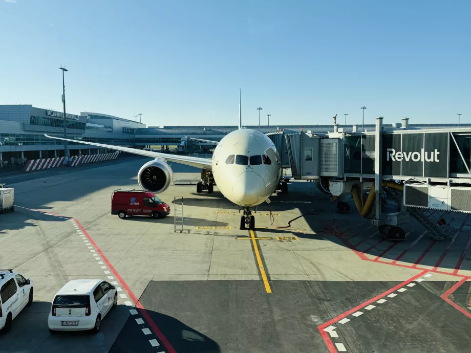 "Boeing 787-9", registracijos numeris A6-BNF