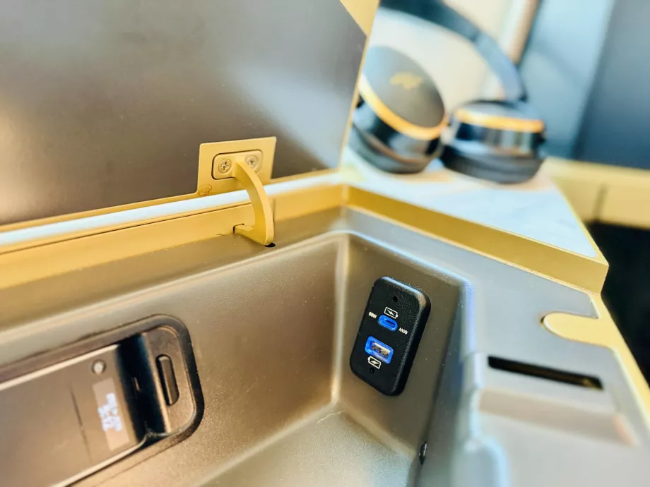 USB-C ir USB-B lizdai įkrovimui