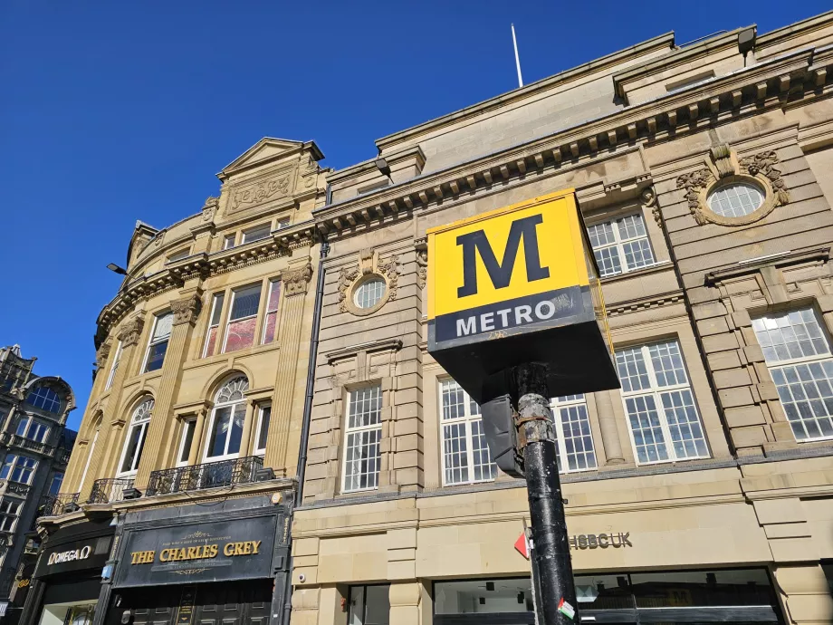 Įėjimo į metro stotį žymėjimas