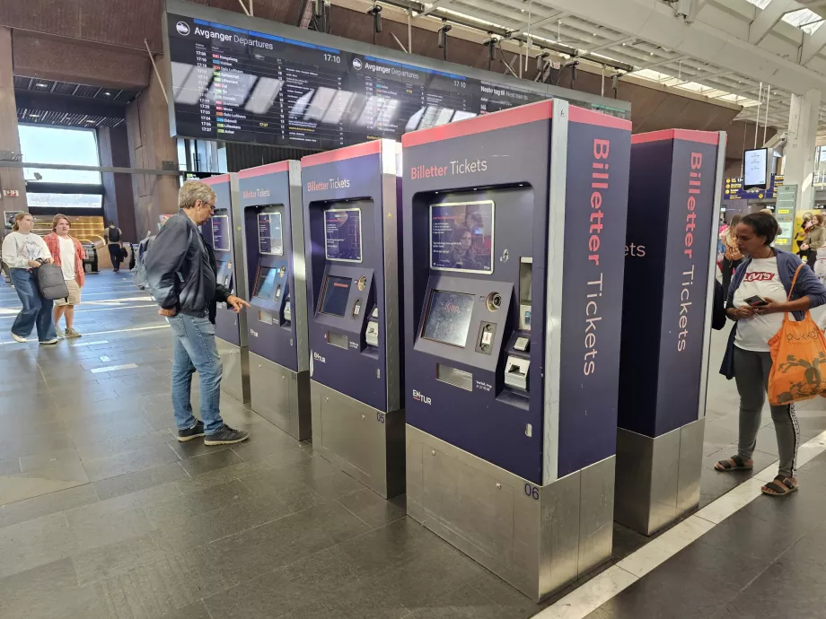 Prekybos automatai pagrindinėje stotyje (tik VY traukiniuose)